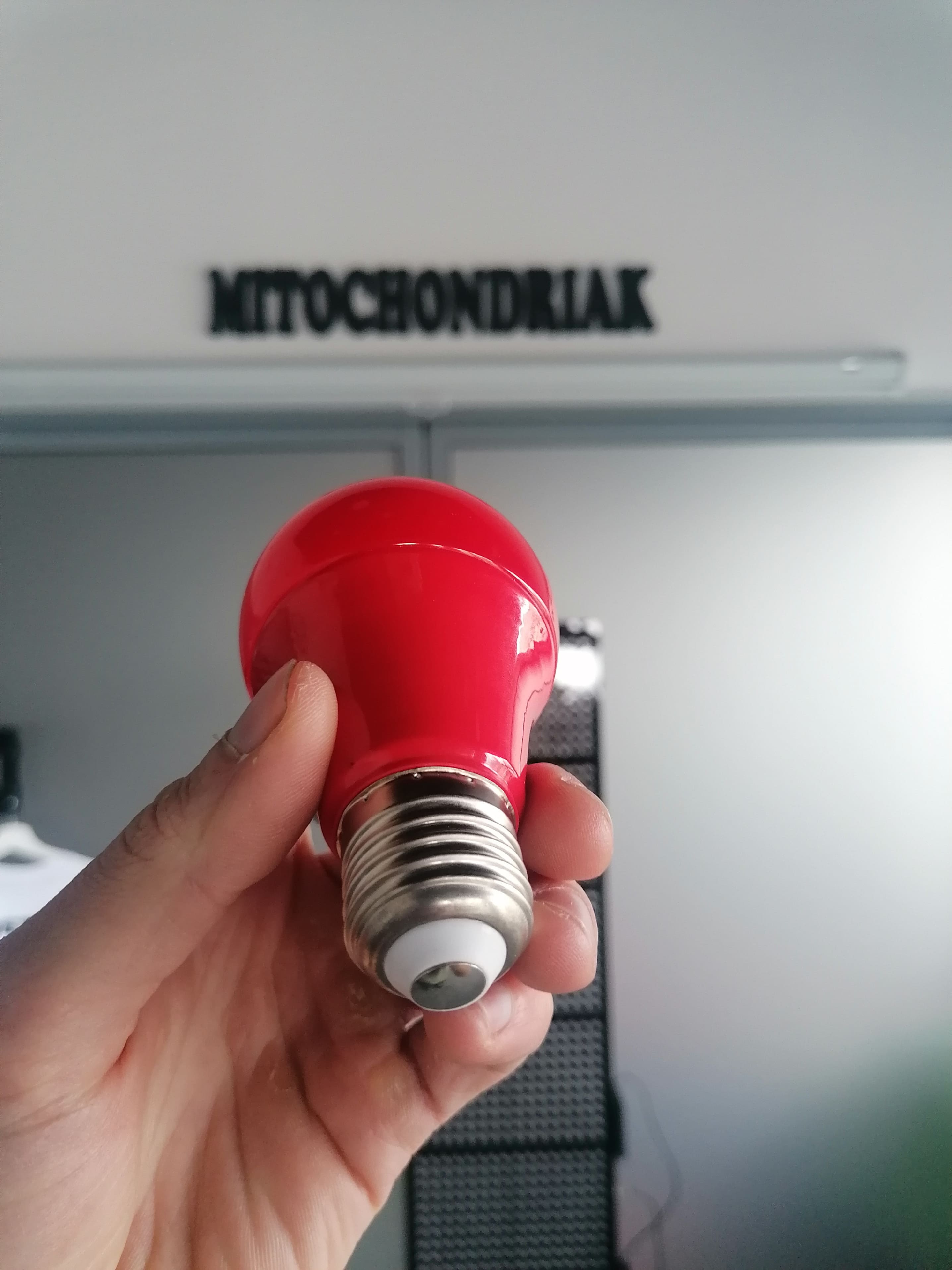 Nočná červená žiarovka Mitochondriak E27